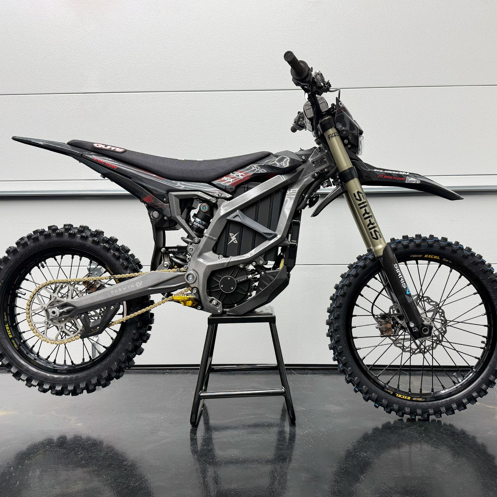 SurRon Ultra Bee Upgrades: Nexbat Battery, Torp TC1000 Controller, Torp TM50 Motor, Sirris Suspension, Custom Wheels - Darwin EV